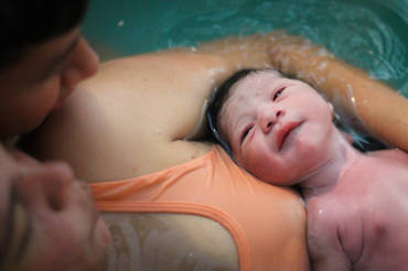 Parto en agua: Una opción más placentera de nacer